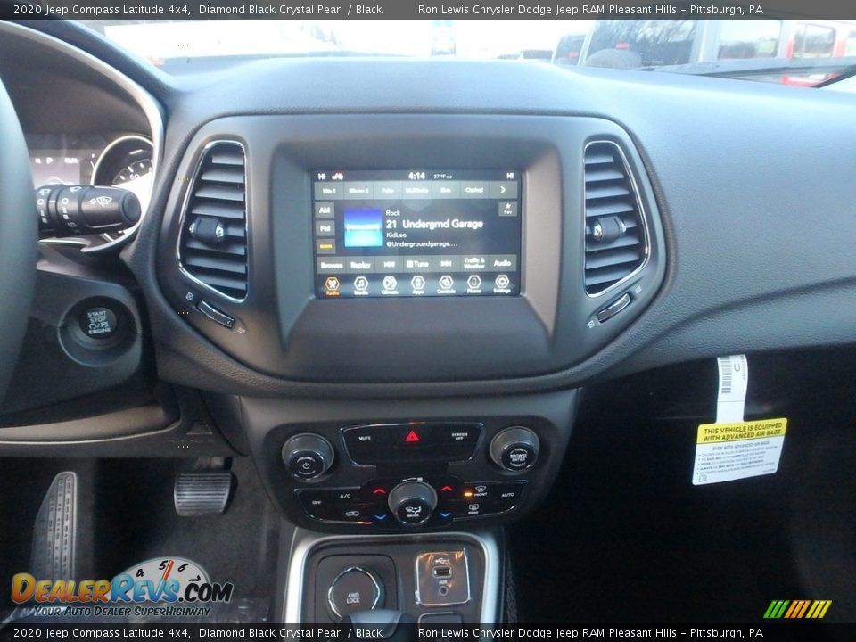 2020 Jeep Compass Latitude 4x4 Diamond Black Crystal Pearl / Black Photo #17