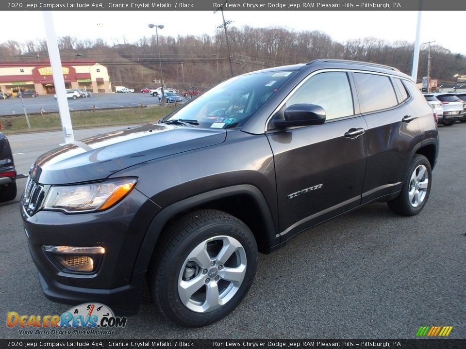 Front 3/4 View of 2020 Jeep Compass Latitude 4x4 Photo #1