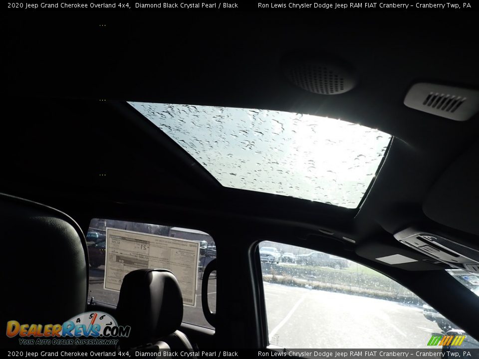 2020 Jeep Grand Cherokee Overland 4x4 Diamond Black Crystal Pearl / Black Photo #12