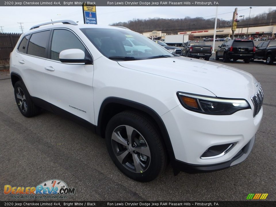 Front 3/4 View of 2020 Jeep Cherokee Limited 4x4 Photo #8