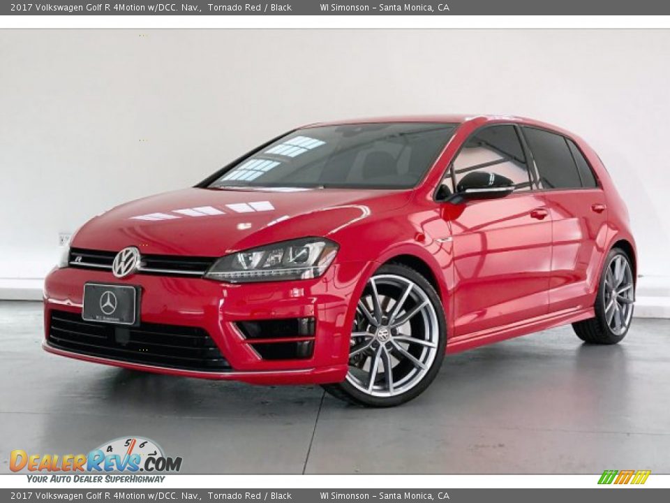 Front 3/4 View of 2017 Volkswagen Golf R 4Motion w/DCC. Nav. Photo #12