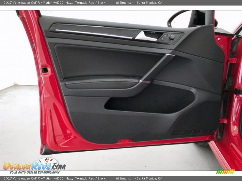 Door Panel of 2017 Volkswagen Golf R 4Motion w/DCC. Nav. Photo #25