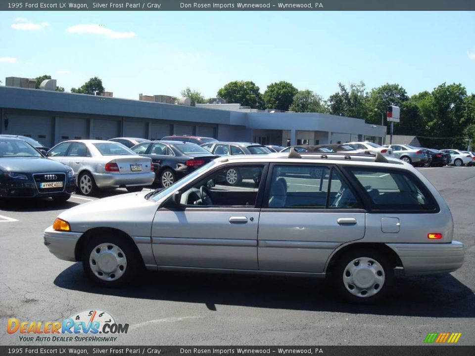 1995 Ford Escort LX Wagon Silver Frost Pearl / Gray Photo #10