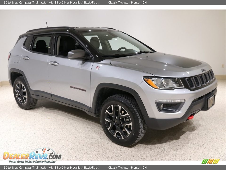 Front 3/4 View of 2019 Jeep Compass Trailhawk 4x4 Photo #1