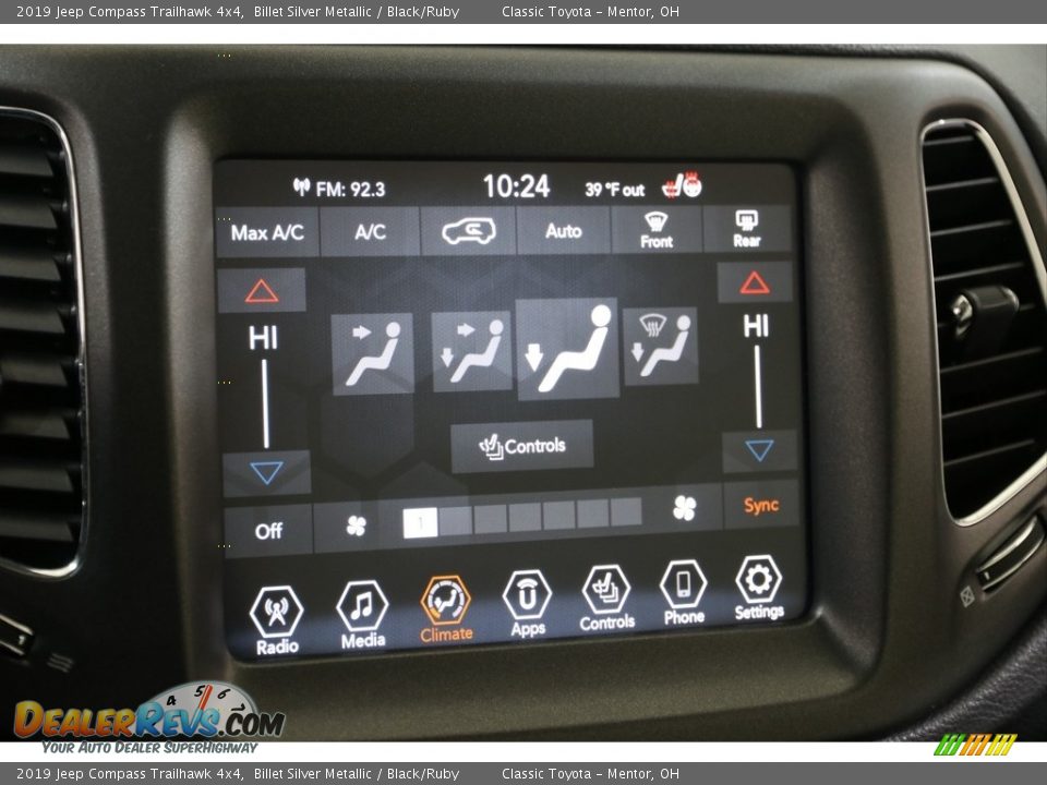 Controls of 2019 Jeep Compass Trailhawk 4x4 Photo #11
