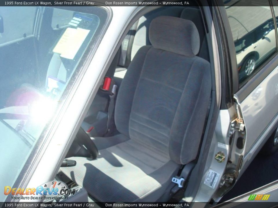 1995 Ford Escort LX Wagon Silver Frost Pearl / Gray Photo #15