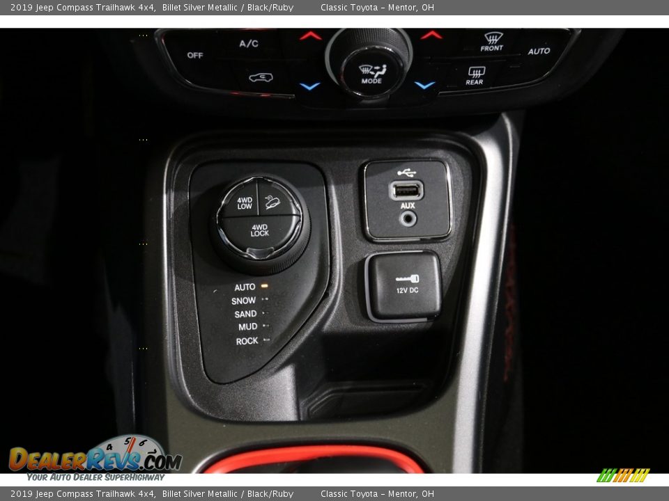 Controls of 2019 Jeep Compass Trailhawk 4x4 Photo #16
