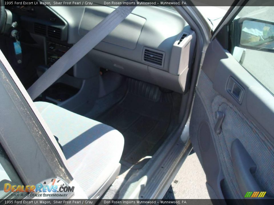 1995 Ford Escort LX Wagon Silver Frost Pearl / Gray Photo #16