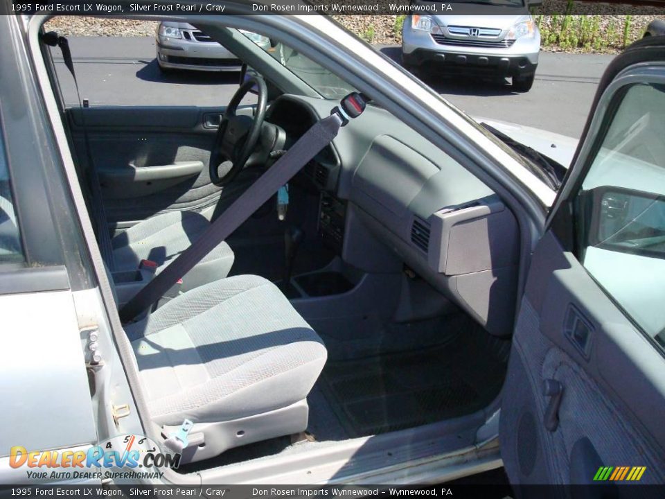 1995 Ford Escort LX Wagon Silver Frost Pearl / Gray Photo #18