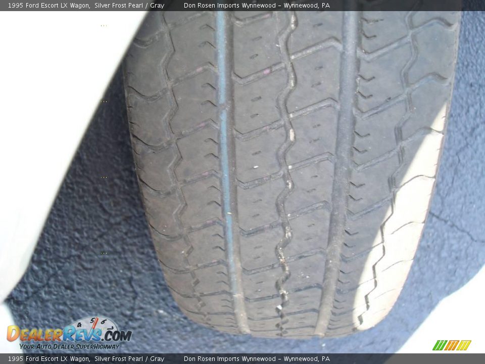 1995 Ford Escort LX Wagon Silver Frost Pearl / Gray Photo #28