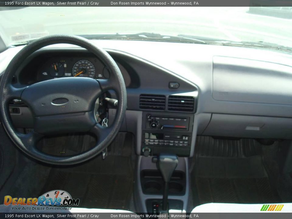 1995 Ford Escort LX Wagon Silver Frost Pearl / Gray Photo #29