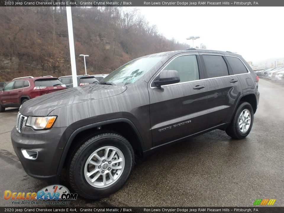 Front 3/4 View of 2020 Jeep Grand Cherokee Laredo E 4x4 Photo #1