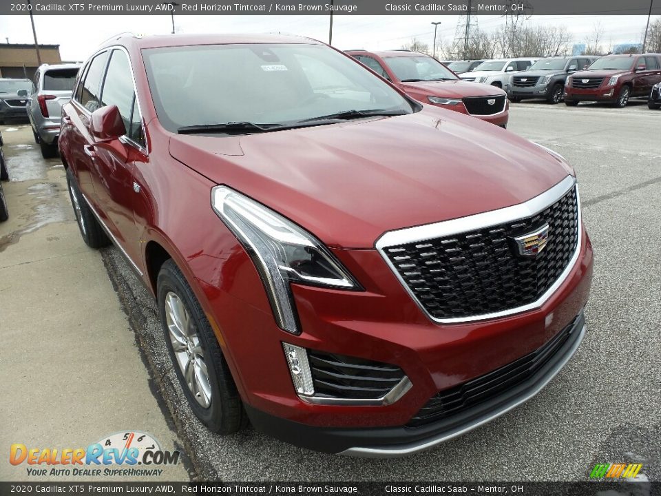 Front 3/4 View of 2020 Cadillac XT5 Premium Luxury AWD Photo #1