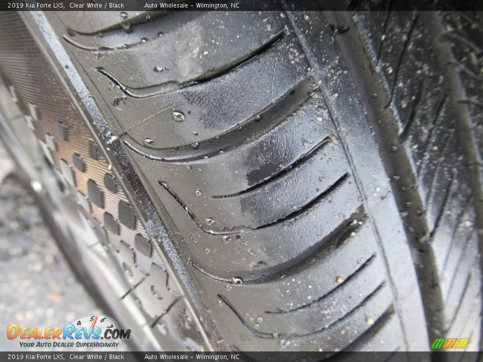 2019 Kia Forte LXS Clear White / Black Photo #10