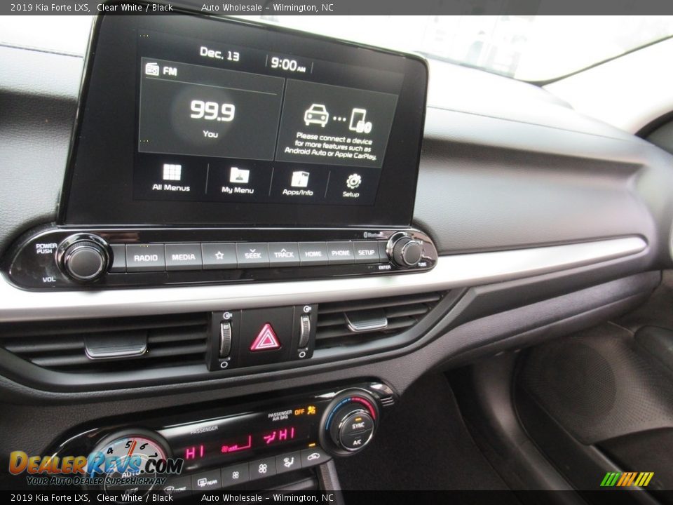 2019 Kia Forte LXS Clear White / Black Photo #17
