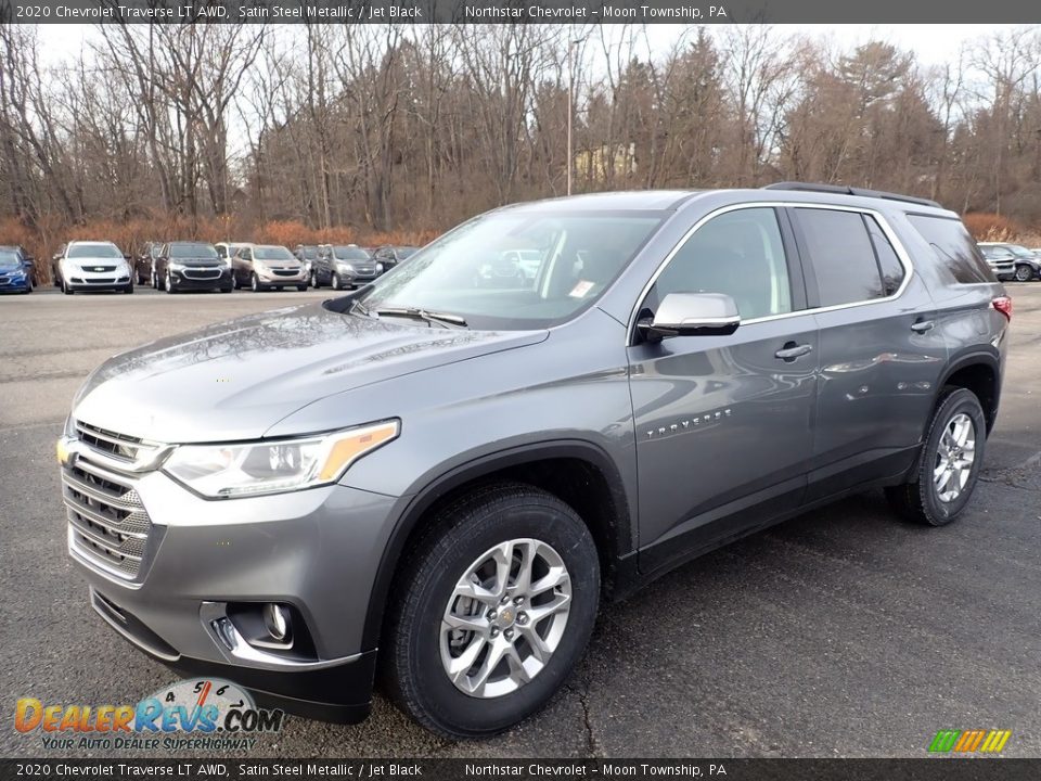 Front 3/4 View of 2020 Chevrolet Traverse LT AWD Photo #1