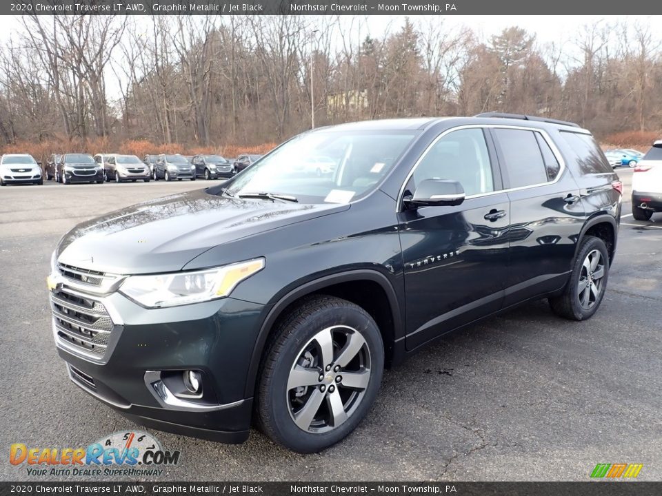 Front 3/4 View of 2020 Chevrolet Traverse LT AWD Photo #1