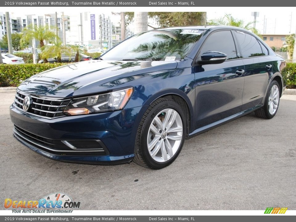 2019 Volkswagen Passat Wolfsburg Tourmaline Blue Metallic / Moonrock Photo #5