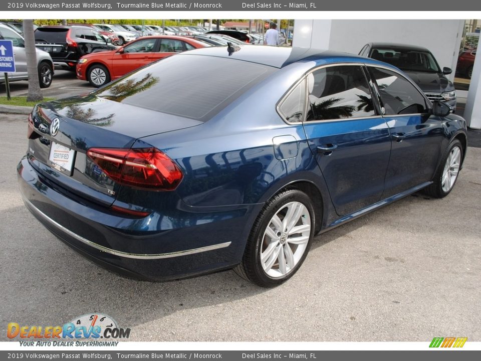 2019 Volkswagen Passat Wolfsburg Tourmaline Blue Metallic / Moonrock Photo #9