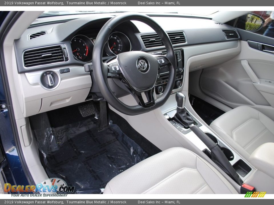 Moonrock Interior - 2019 Volkswagen Passat Wolfsburg Photo #15