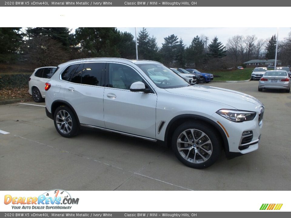 Front 3/4 View of 2020 BMW X5 xDrive40i Photo #2