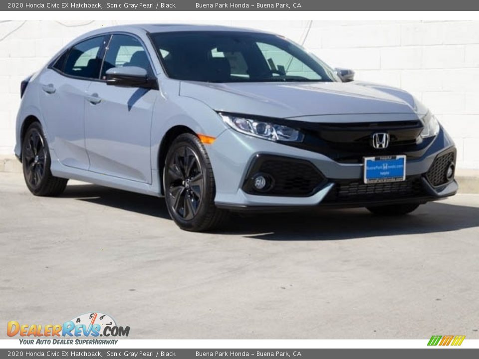 Front 3/4 View of 2020 Honda Civic EX Hatchback Photo #1