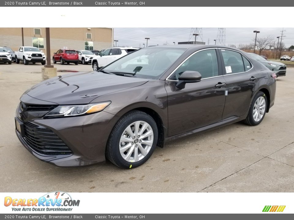 Front 3/4 View of 2020 Toyota Camry LE Photo #1