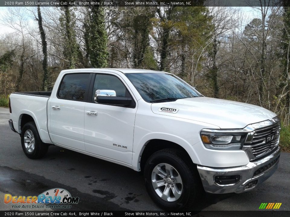 Front 3/4 View of 2020 Ram 1500 Laramie Crew Cab 4x4 Photo #3