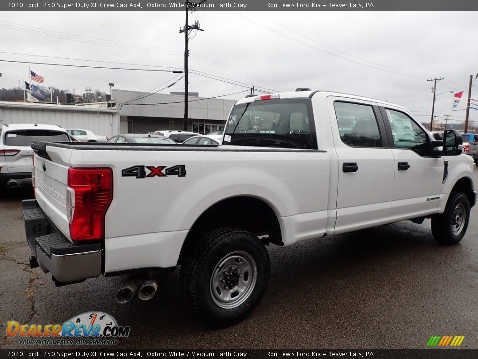 2020 Ford F250 Super Duty XL Crew Cab 4x4 Oxford White / Medium Earth Gray Photo #2