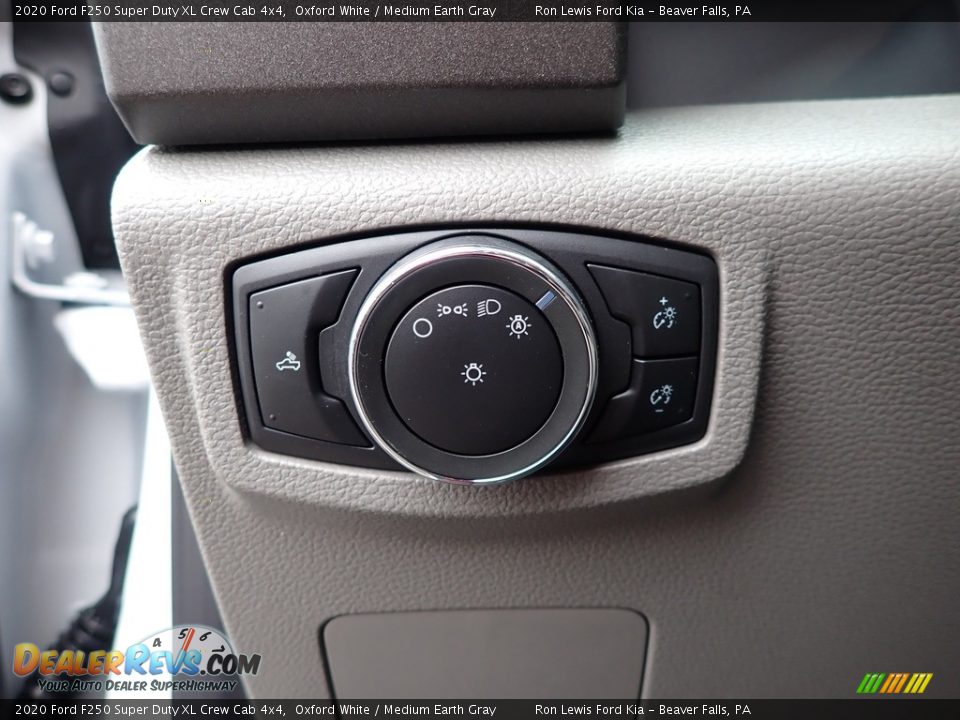 Controls of 2020 Ford F250 Super Duty XL Crew Cab 4x4 Photo #11