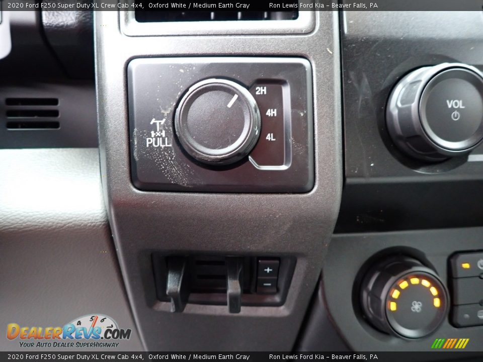 Controls of 2020 Ford F250 Super Duty XL Crew Cab 4x4 Photo #18