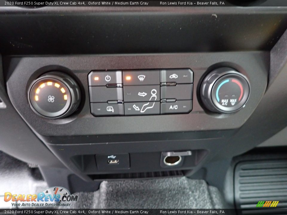 Controls of 2020 Ford F250 Super Duty XL Crew Cab 4x4 Photo #19