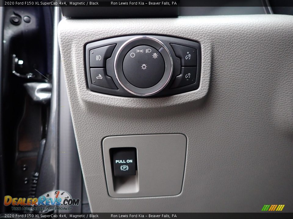 Controls of 2020 Ford F150 XL SuperCab 4x4 Photo #11