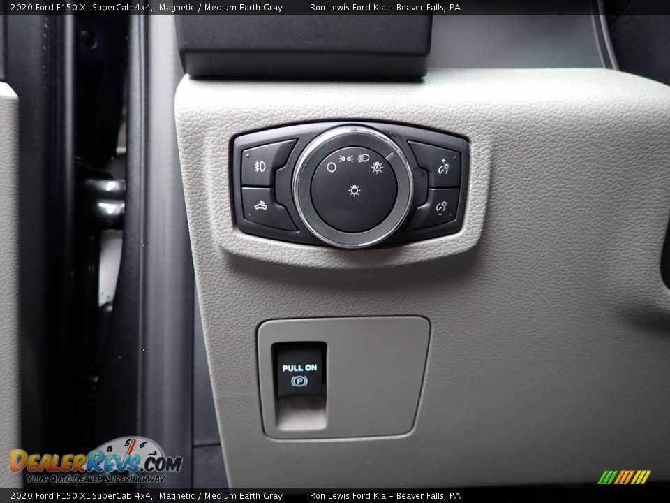 Controls of 2020 Ford F150 XL SuperCab 4x4 Photo #12