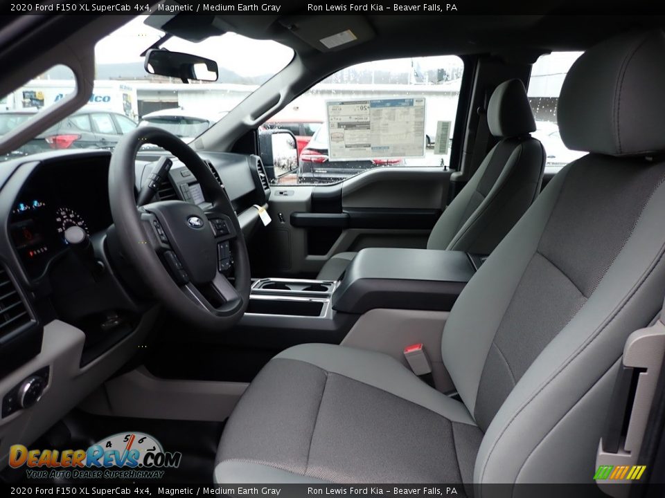 Front Seat of 2020 Ford F150 XL SuperCab 4x4 Photo #13
