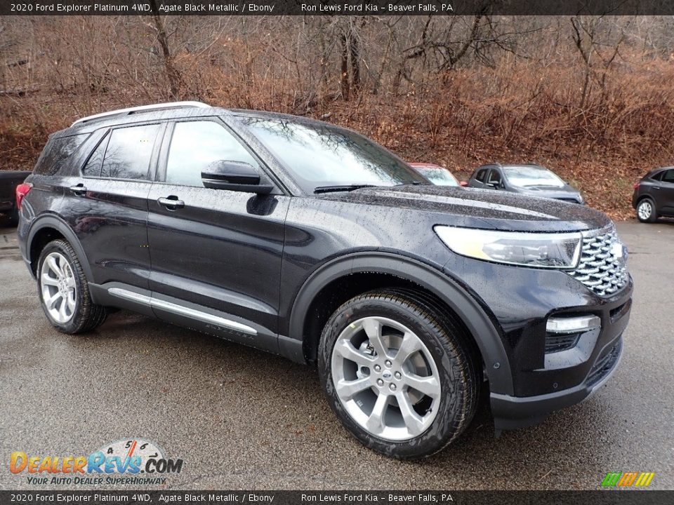 Front 3/4 View of 2020 Ford Explorer Platinum 4WD Photo #9