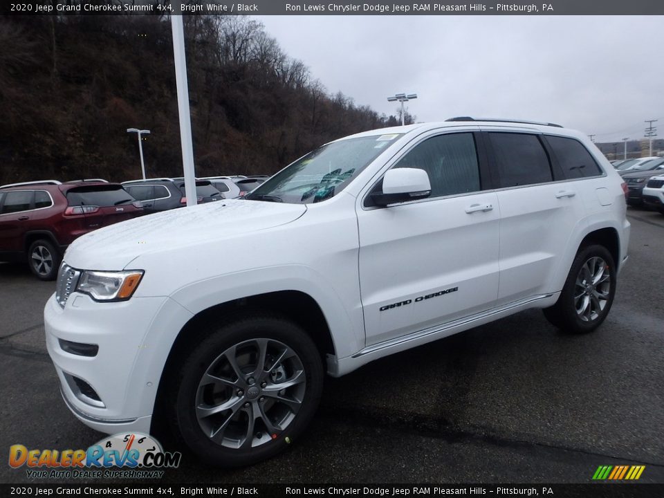 Front 3/4 View of 2020 Jeep Grand Cherokee Summit 4x4 Photo #1