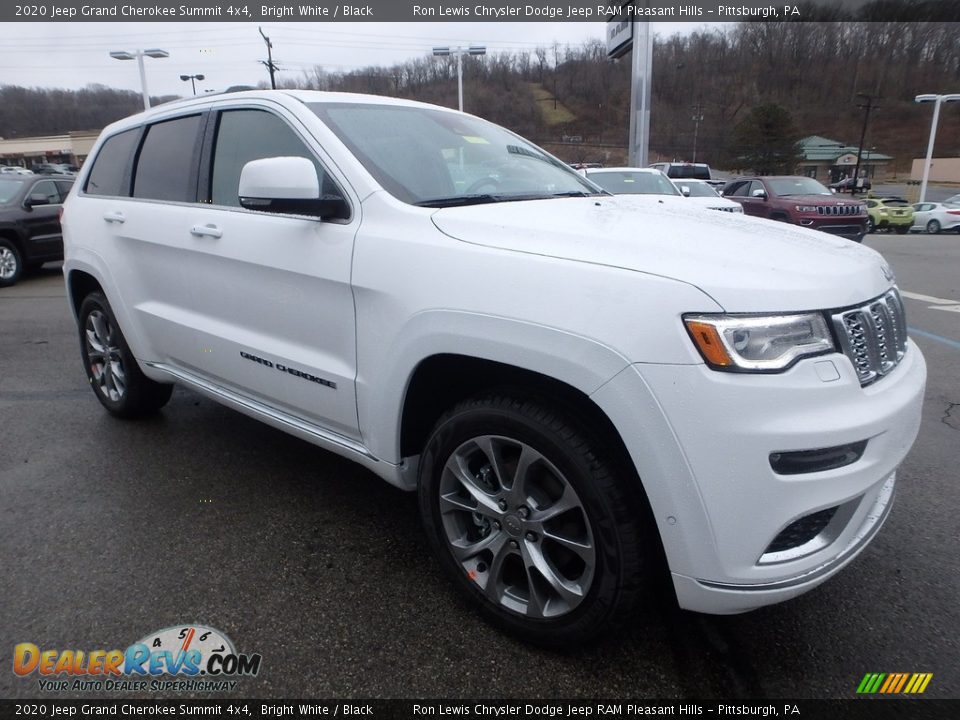 Front 3/4 View of 2020 Jeep Grand Cherokee Summit 4x4 Photo #8