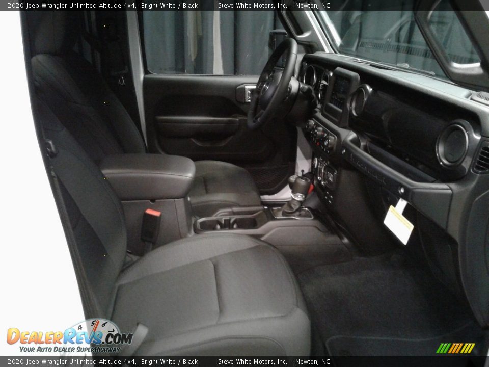 2020 Jeep Wrangler Unlimited Altitude 4x4 Bright White / Black Photo #28