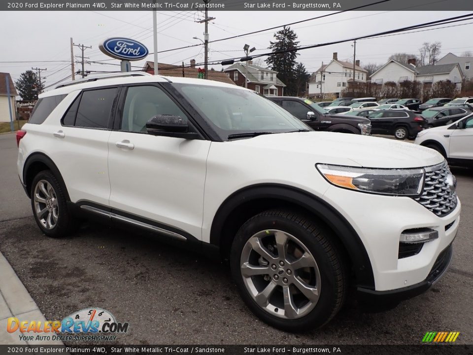 Front 3/4 View of 2020 Ford Explorer Platinum 4WD Photo #3