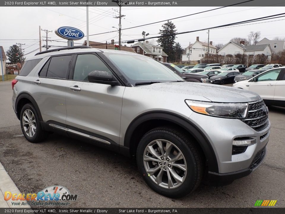 Front 3/4 View of 2020 Ford Explorer XLT 4WD Photo #3