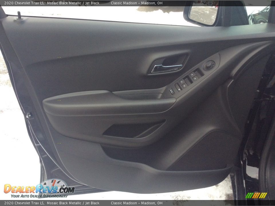 2020 Chevrolet Trax LS Mosaic Black Metallic / Jet Black Photo #10