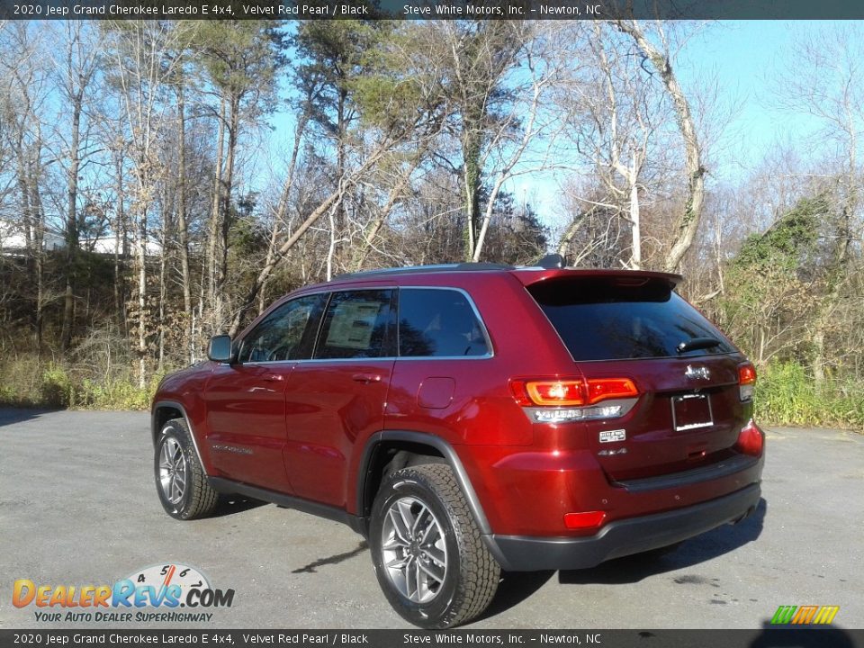 2020 Jeep Grand Cherokee Laredo E 4x4 Velvet Red Pearl / Black Photo #2