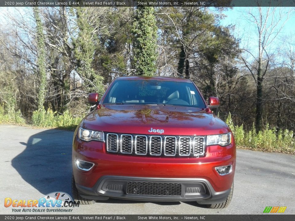 2020 Jeep Grand Cherokee Laredo E 4x4 Velvet Red Pearl / Black Photo #4