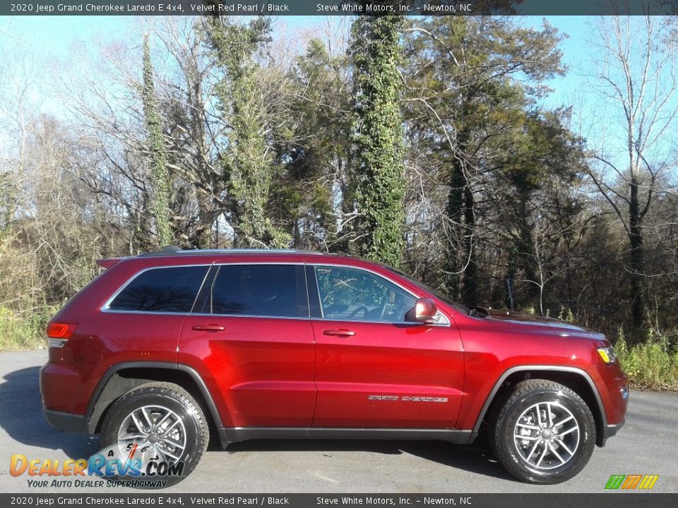 2020 Jeep Grand Cherokee Laredo E 4x4 Velvet Red Pearl / Black Photo #5