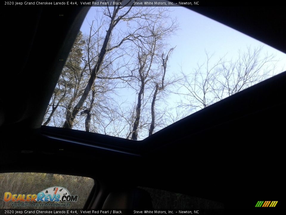 2020 Jeep Grand Cherokee Laredo E 4x4 Velvet Red Pearl / Black Photo #26