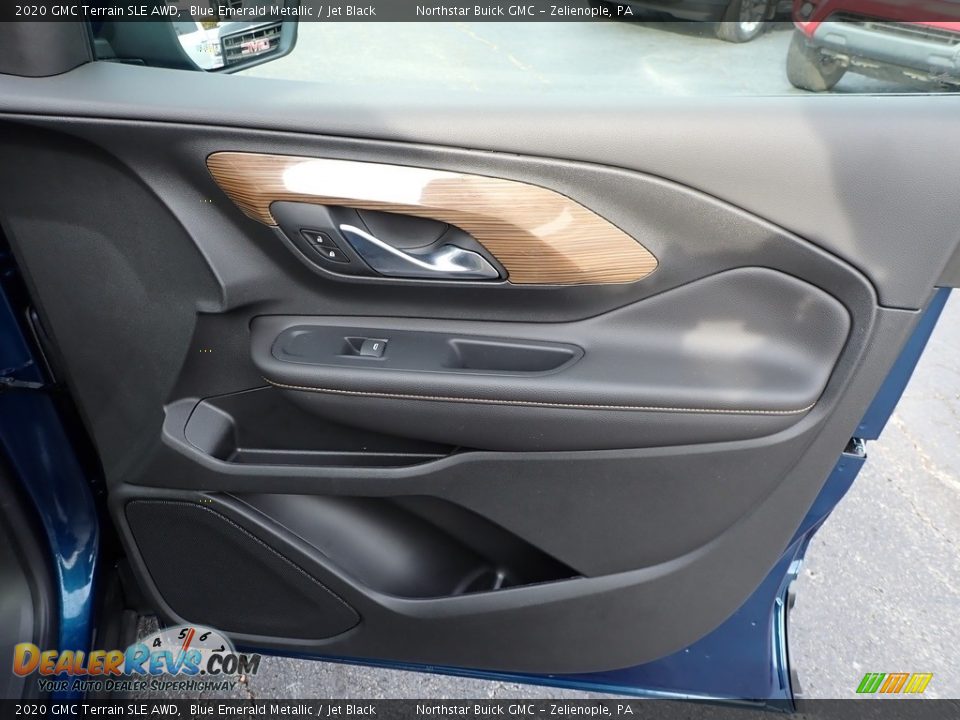 Door Panel of 2020 GMC Terrain SLE AWD Photo #7