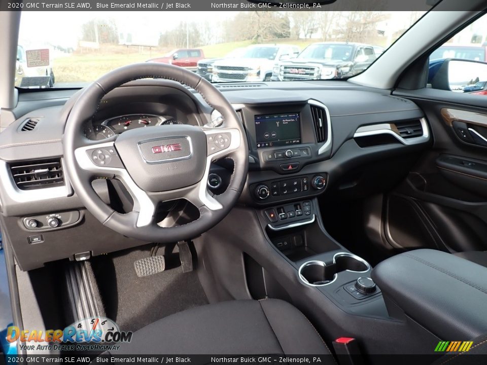 Dashboard of 2020 GMC Terrain SLE AWD Photo #18
