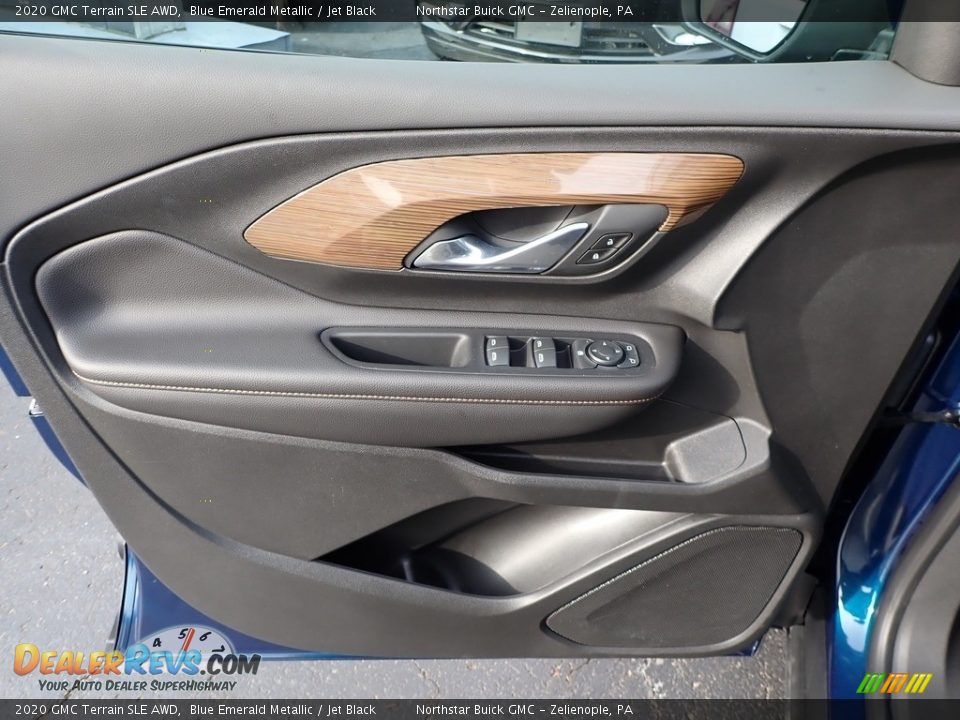 Door Panel of 2020 GMC Terrain SLE AWD Photo #20
