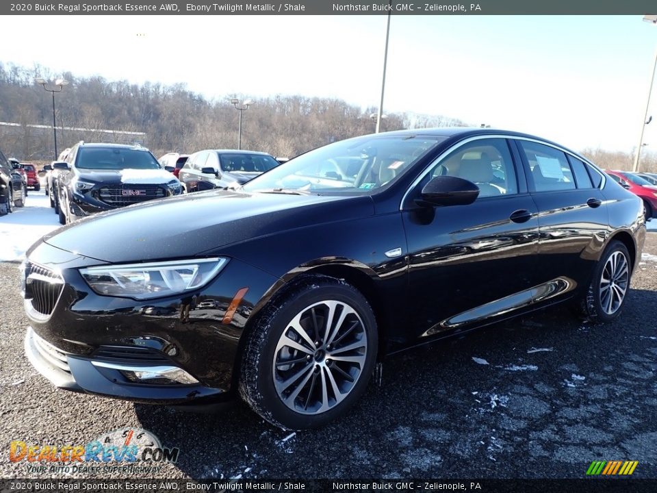 Front 3/4 View of 2020 Buick Regal Sportback Essence AWD Photo #1